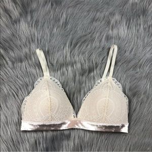 H&M Ivory Cream Velvet Lace Triangle Bralette Sz 6